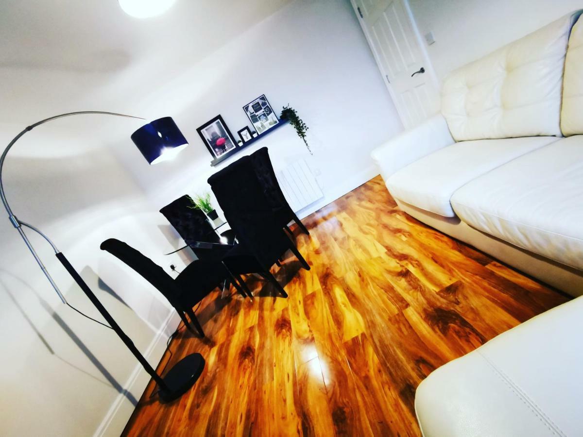 Springfield Road Apartment *