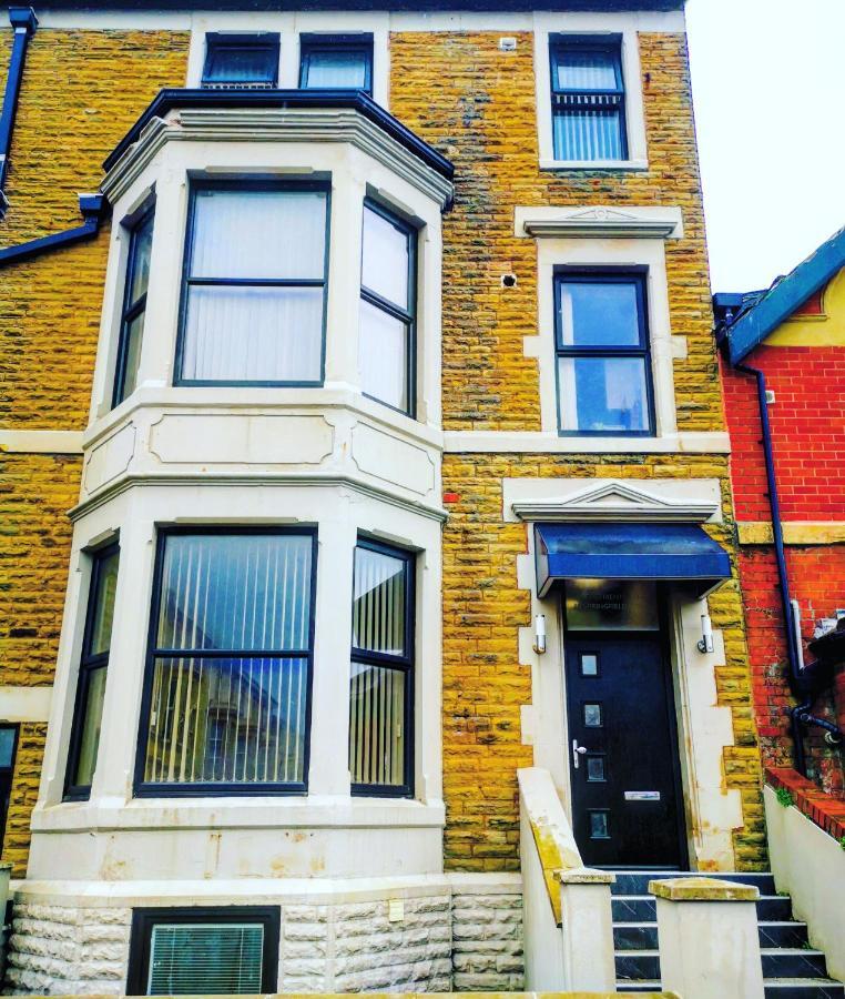 Springfield Road Apartment *